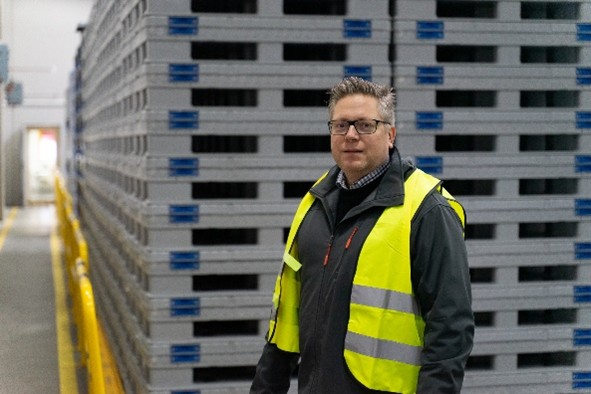 A picture of Daniel van Vorst of Recalo in front of RTIs