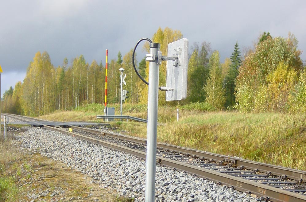 Railtrack and RFID antenna