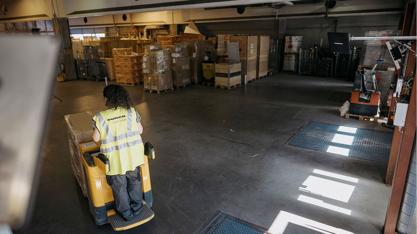Person bringing goods to a warehouse