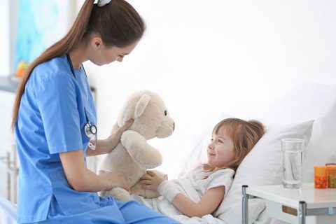 Medizinisches Personal nutzt RFID zur Verfolgung von Geräten und Materialien in einem Kinderkrankenhaus